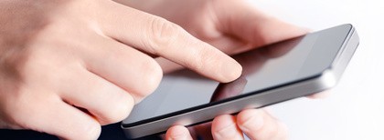 やっぱスマホでしょ?できる女のバッグの中身を拝見